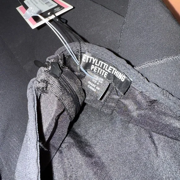 PrettyLittleThing Black Ruffle Mini Dress - Picture 4 of 5